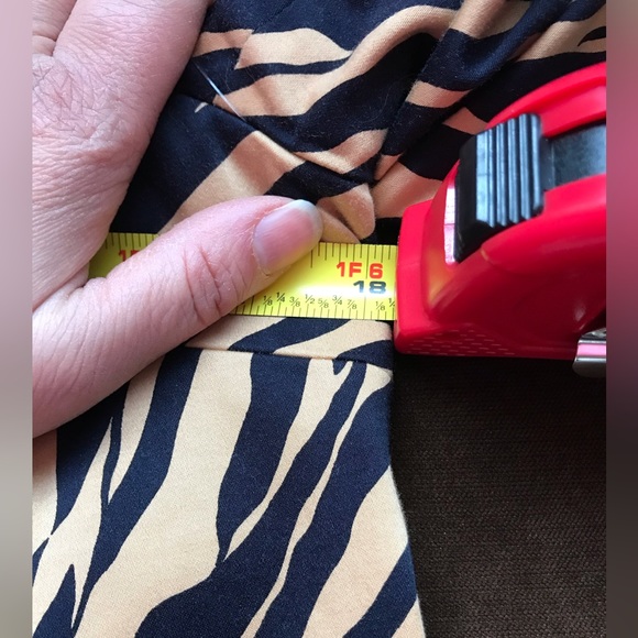 Doncaster Black & Tan Animal Print 4 Gold Metal  Buckle Buttons Wide Sleeves SZ8 - Picture 14 of 14